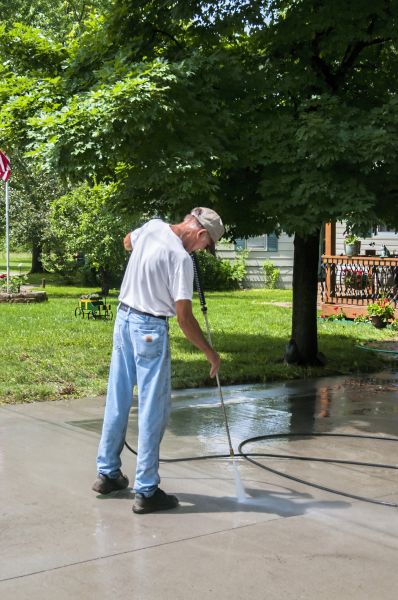Driveway Concrete Cleaning in Newport Beach