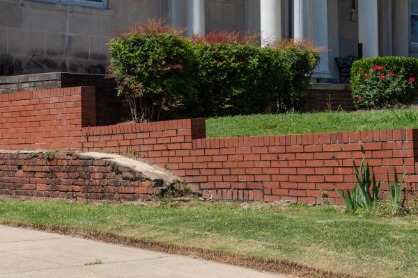 Retaining Wall Cleaning in Newport Beach