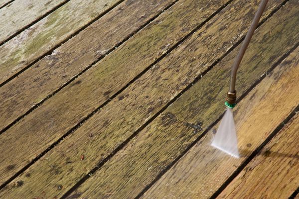 Deck Mold Removal in Newport Beach
